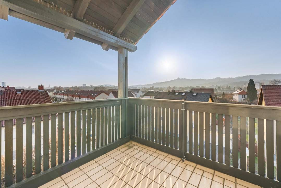 Helle Dachgeschosswohnung in St. Magdalena mit Tiefgaragenstellplatz