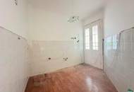 Sanierungsbedürftige 3-Zimmer Altbau-Wohnung mit Potenzial direkt bei der U-Bahn