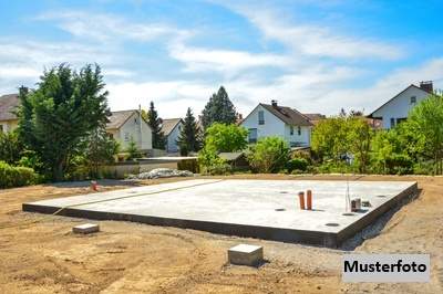 Entwicklungsgrundstück mit Hallenbestand und Abbruchgenehmigung