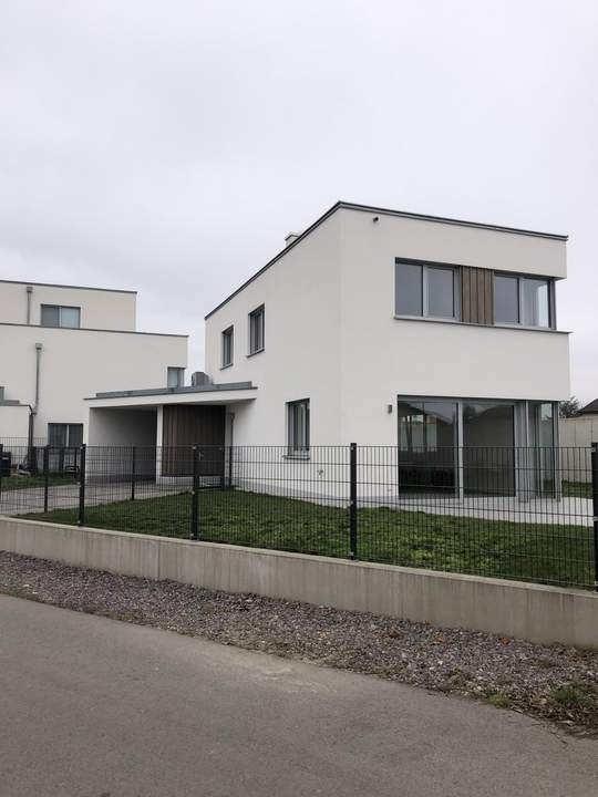 MODERNES WOHNEN AM FÖHRENSEE IN TRASDORF INMITTEN DER NATUR AN FELDER DER REGION ANGRENZEND