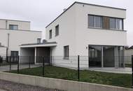 MODERNES WOHNEN AM FÖHRENSEE IN TRASDORF INMITTEN DER NATUR AN FELDER DER REGION ANGRENZEND