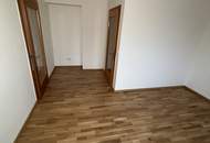 Außergewöhnliche 4-Zimmer-Familienwohnung in idyllischer Grünlage: im letzten Stockwerk mit Weitblick, durchdachter Raumaufteilung und unschlagbarem Preis!