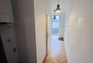 Charmantes 2-Zimmer Altbau-Schmuckstück mit Balkon