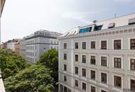 NÄHE DONAUKANAL &amp; ROCHUSMARKT | Sanierungsbedürftige 2-Zimmer-Wohnung mit Innenhof-Loggia | Separate Küche | 5. Liftstock