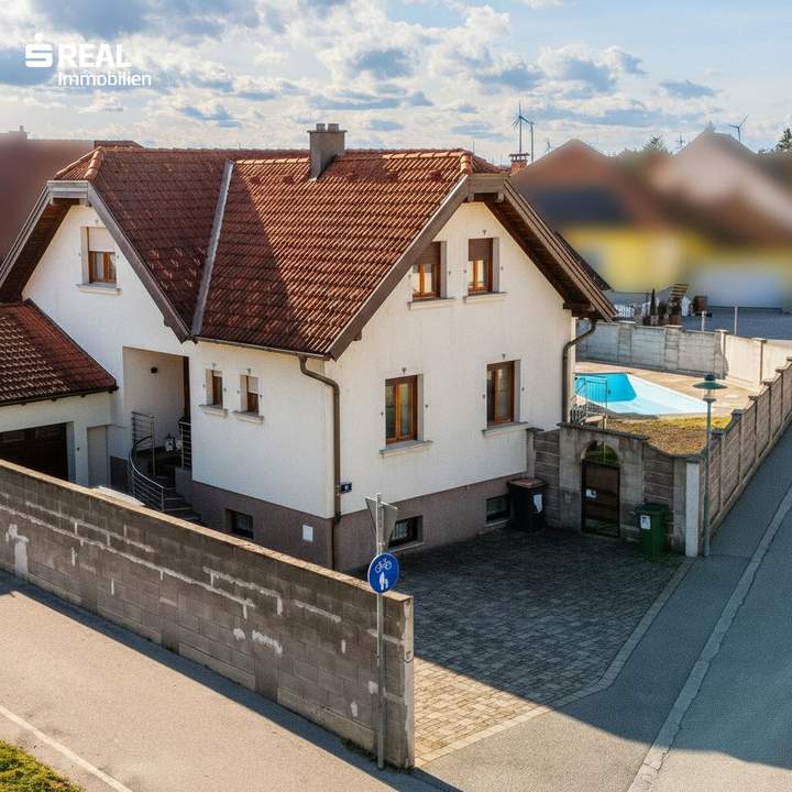 großzügiges, klimatisiertes Familienhaus mit Swimmingpool, Garten & Garage in Bruck an der Leitha