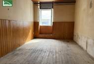 Begehrte Stadtwohnung (sanierungsbedürftig) im traumhaften Gründerzeithaus - Einkaufsmeile "Mariahilfer Straße" ums Eck - U-Bahn U3