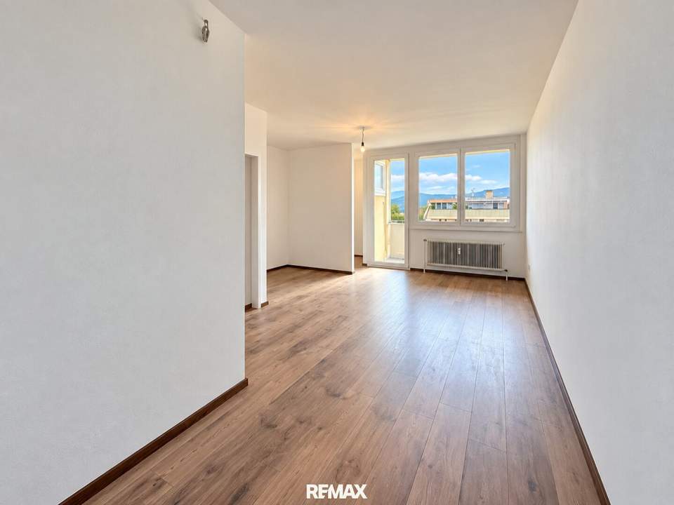 **** Teilsanierte 35,7-m² ruhige Stadtwohnung im 5.OG mit Loggia, Parkplatz und Keller – ideal für Singles, Graz-Pendler und Anleger ****
