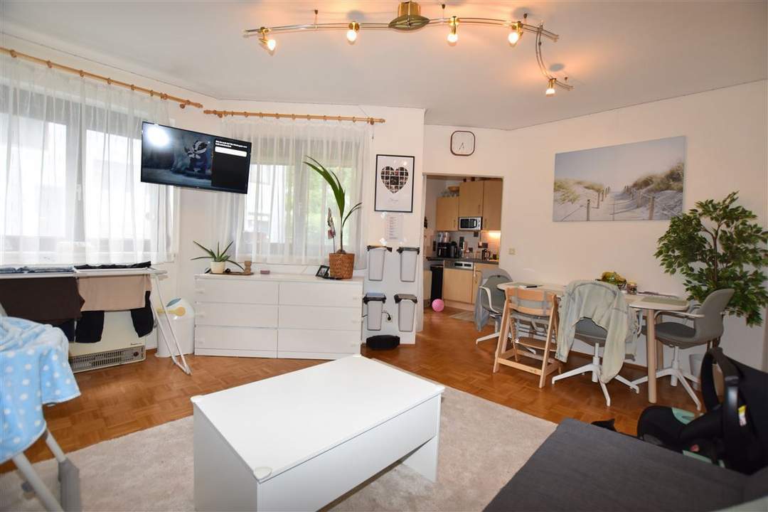 Vermietete nette 3-Zimmer Wohnung in gepflegter und ruhiger Wohnanlage mit Sonnenbalkon