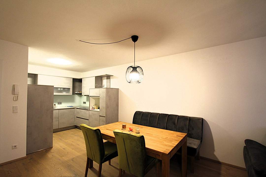 Tolle 2 Zimmer Wohnung im Zentrum von Mondsee mit Terrasse, Tiefgarage, Lift. Neuwertig !