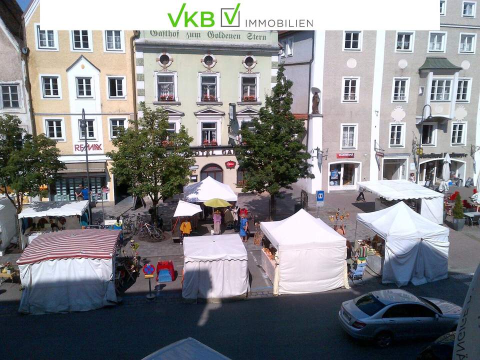 Braunau/Inn: Altbau-Mietwohnung in Braunau, direkt am Stadtplatz - auch als Büro nutzbar !