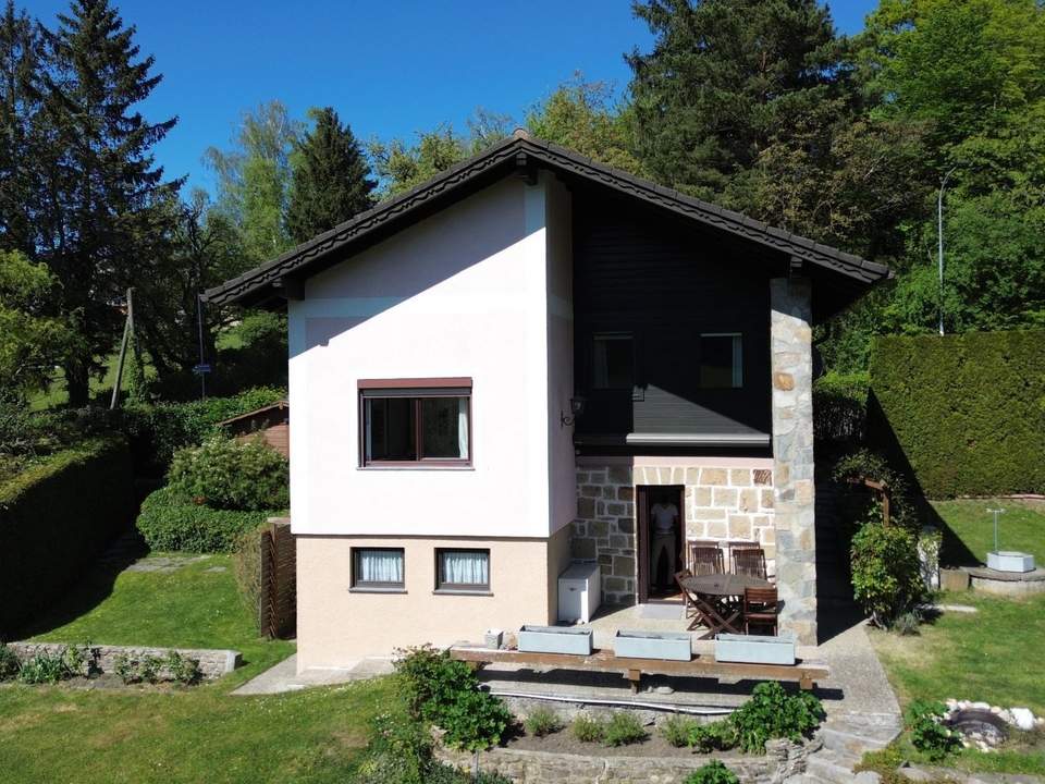 WOCHENENDHAUS IN TRAUMHAFTER RUHELAGE