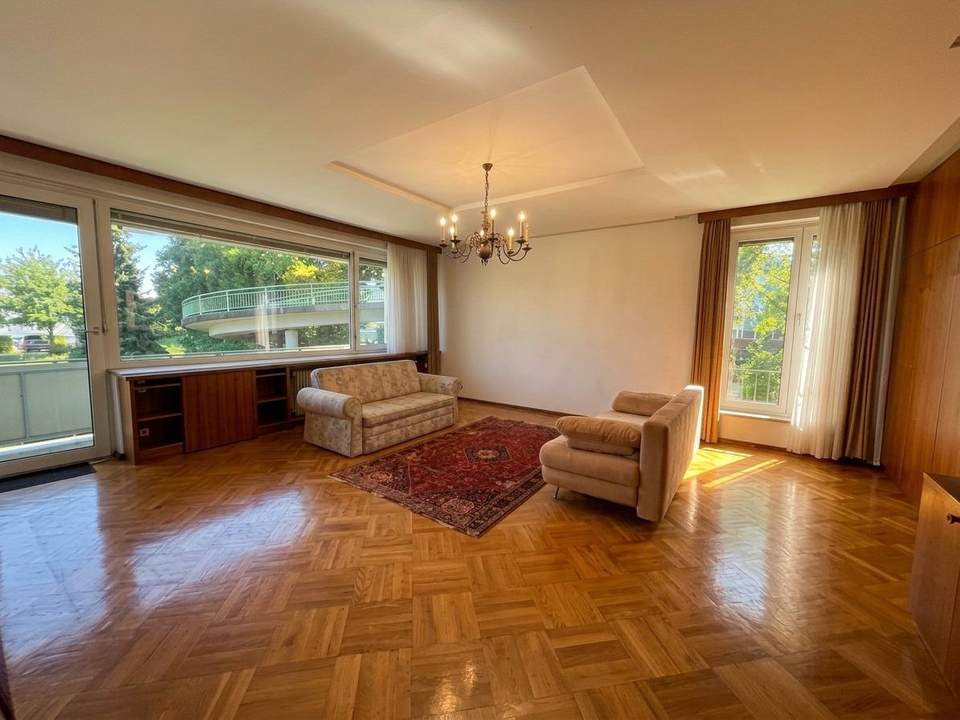 Großzügige, renovierungsbedürftige 4,5-Zimmer-Wohnung mit Loggia in Top-Lage in St. Martin