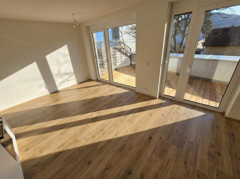 Geförderte Neubauwohnung mit Terrasse im 1. Stock