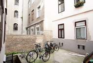 Erstbezug nach Sanierung: Schöne 3-Zimmer-Altbauwohnung mit Balkonmöglichkeit