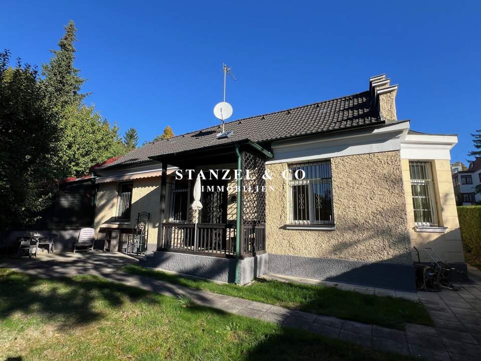 AUSSERGEWÖHNLICHE VILLA IN EINER EBENE