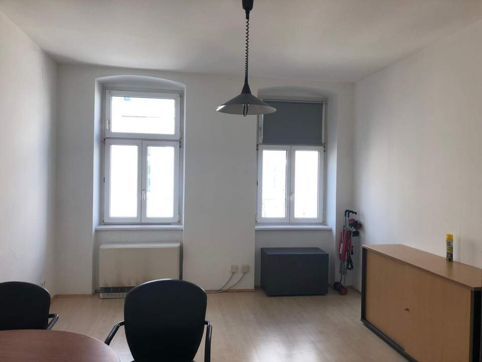 Premium-Investment: Dreigeteilte Wohnung nahe Augarten mit 3,4% Rendite!