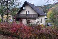 FAMILIENIDYLLE MIT GARTEN