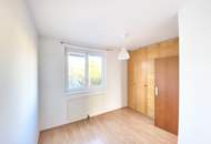 Familienhit! 4 Zimmer Dachgeschoßwohnung + Terrasse ohne Dachschrägen - 3 Bedroom apartment+ terrace NEUER PREIS