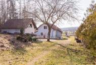 Landhaus in erhöhter Aussichtslage mit weitläufigem Grundstück im schönen Strassertal