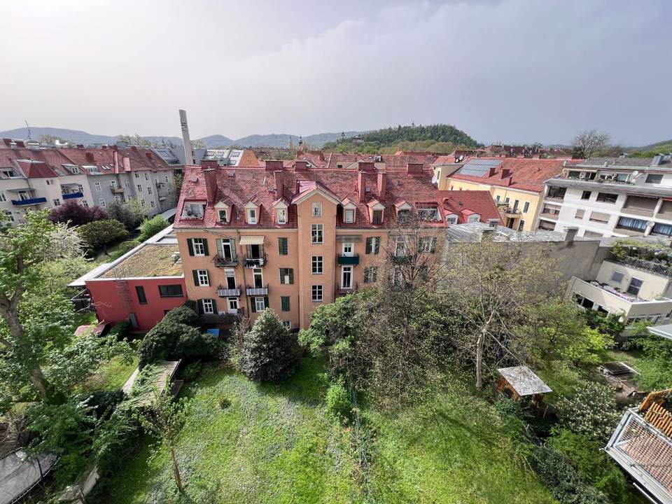 3-Zimmer Dachgeschosswohnung mit Schlossbergblick