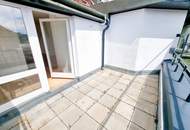 Stark reduziert - Stylischer Wohntraum im Dachgeschoss! Frisch saniert + Ruhelage + Traumhaftes Altbauhaus + Hofseitige Terrasse + U-Bahn ums Eck + Beste Infrastruktur und Anbindung!