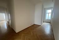 UNBEFRISTET - Repräsentative 9-Zimmer Altbauwohnung mit Balkon und Blick auf das Rathaus – ca. 293 m² in bester Innenstadtlage - auch ideal als Büronutzung