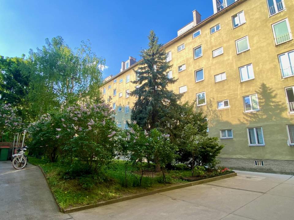 GROSSZÜGIGE 3 ZIMMER-WOHNUNG zum SANIEREN!