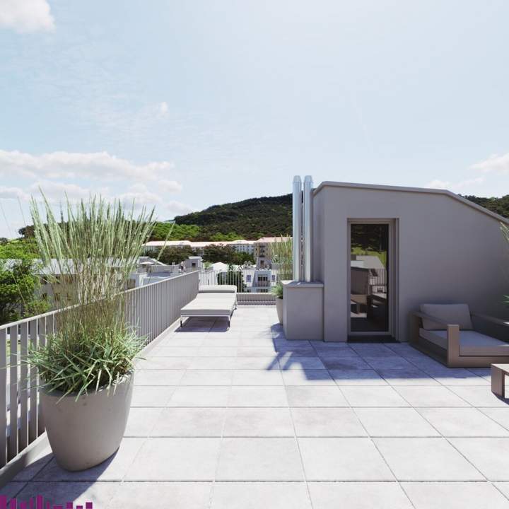 Abkühlen im hauseigenen Pool .... Ihre Traumwohnung mit Terrasse oder Garten und Fernblick Nähe Maurer Wald PROVISIONSFREI !!