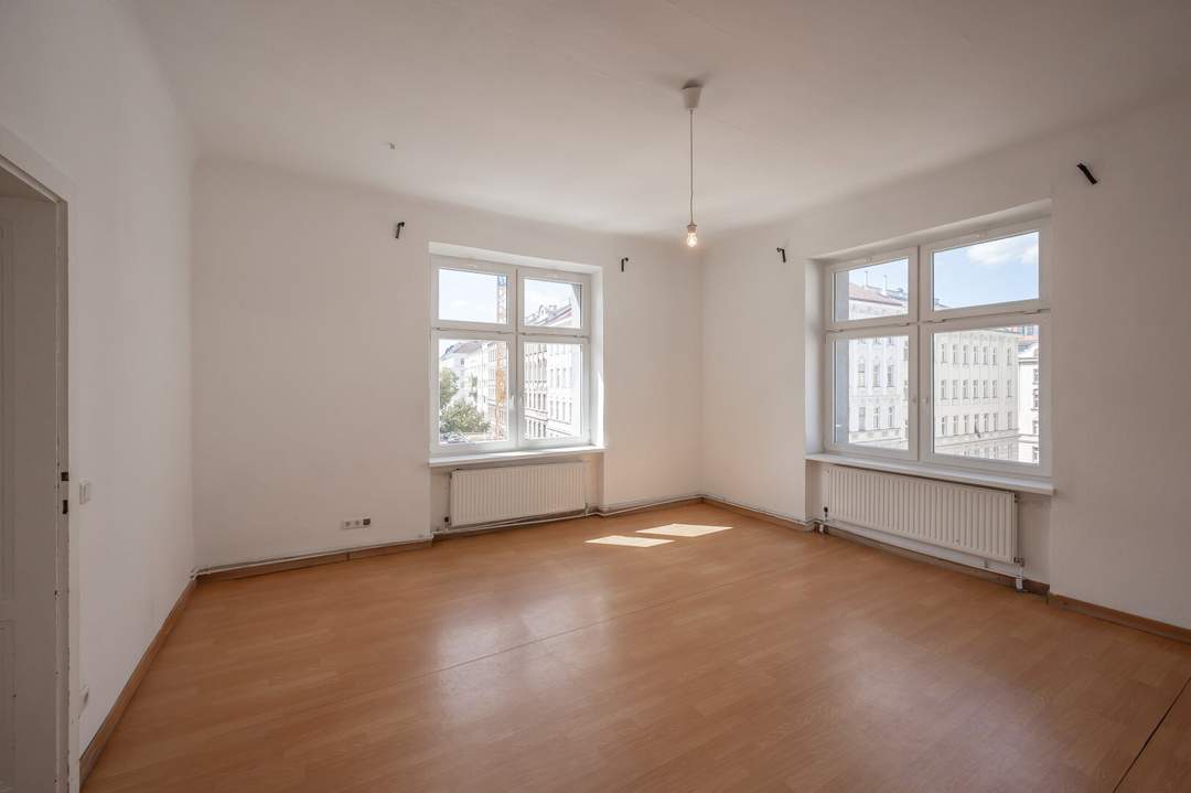 ++NEU++ renovierungsbedürftige 2-Zimmer ALTBAU-WOHNUNG in sehr guter Lage!