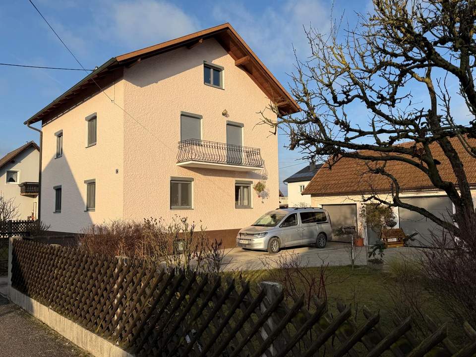 Geräumiges Einfamilienhaus mit zwei Wohneinheiten-Optionen in ruhiger Lage