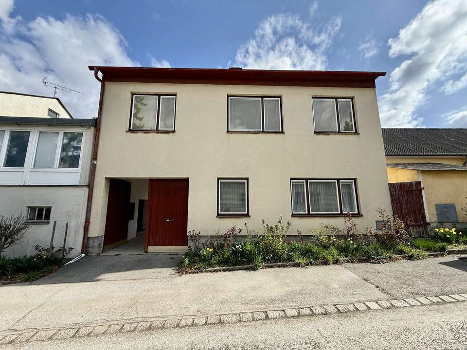 Einfamilienhaus mit pflegeleichten Garten und viel Gestaltungspotenzial - nähe 2070 Retz!