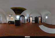 **Einzigartige Gewerbeimmobilie im historischen Gebäude, modern saniert, Top1, 243m² &amp; Top2, 221m², flexibel zusammenlegbar, großzügige Parkflächen**