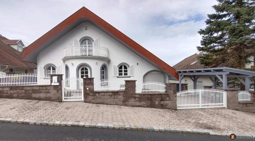 Wunderschöne Villa in exklusiver Bauausführung und Einrichtung
