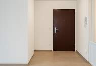 Renditestark investieren: Drei kernsanierte Wohnungen mit Gewerbenutzung in zentraler Lage!