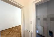 Großzügige 2-Zimmer-Altbauwohnung mit ca. 95 m² - UNBEFRISTET // Spacious 2-Room Period Apartment of approx. 95 m² - UNLIMITED RENT //