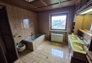 Mehrfamilienhaus mit Geschäftslokal