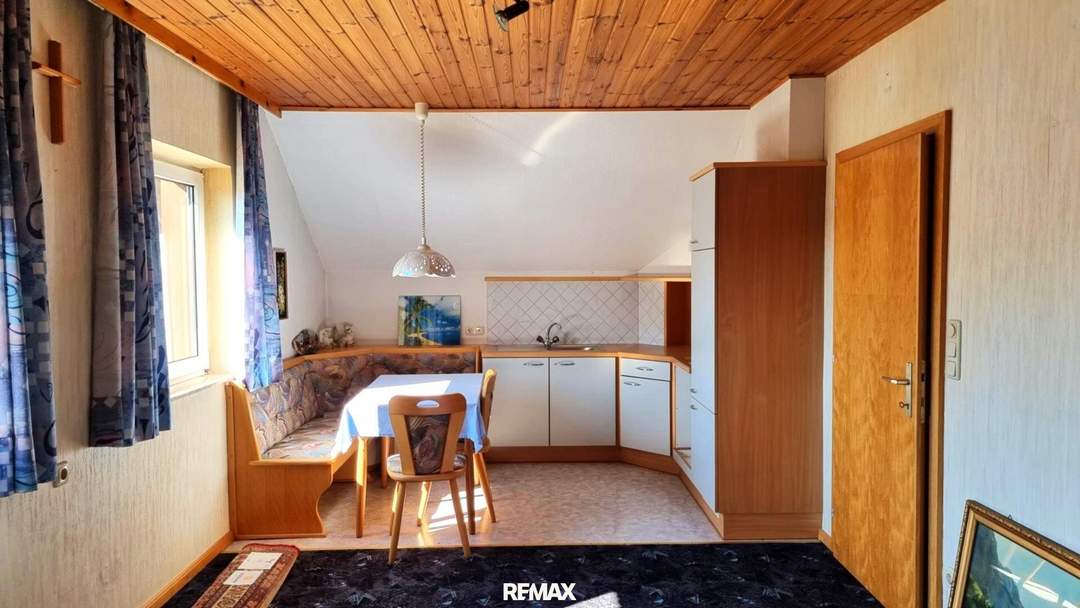Sonnige 3 Zimmer Dachgeschosswohnung direkt im Ortszentrum