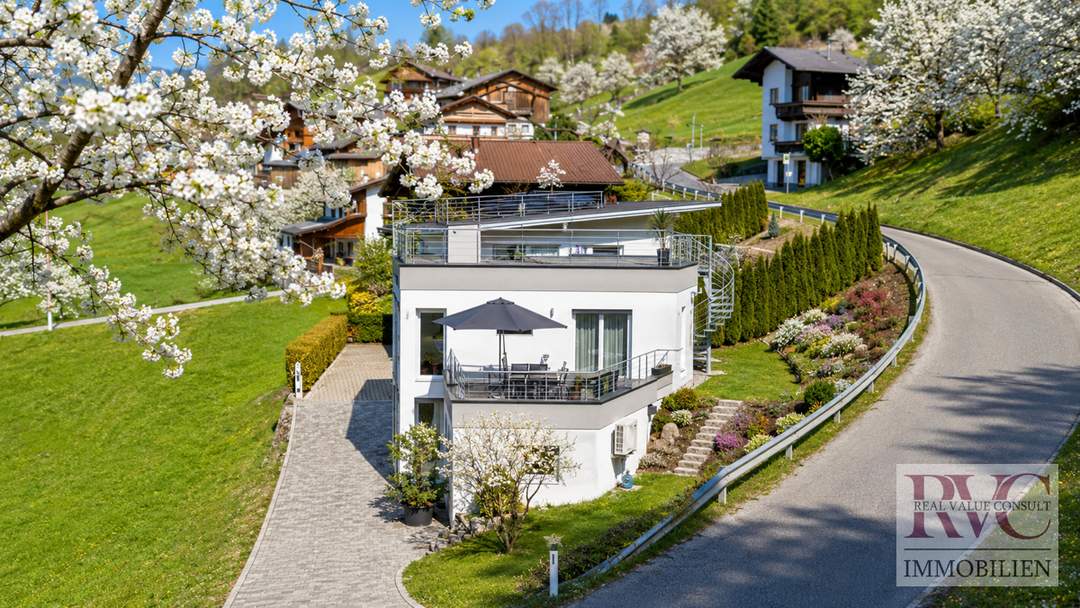 Vom Paarrefugium zum Familienhaus – wandelbar, energieautark und mit traumhaftem Ausblick