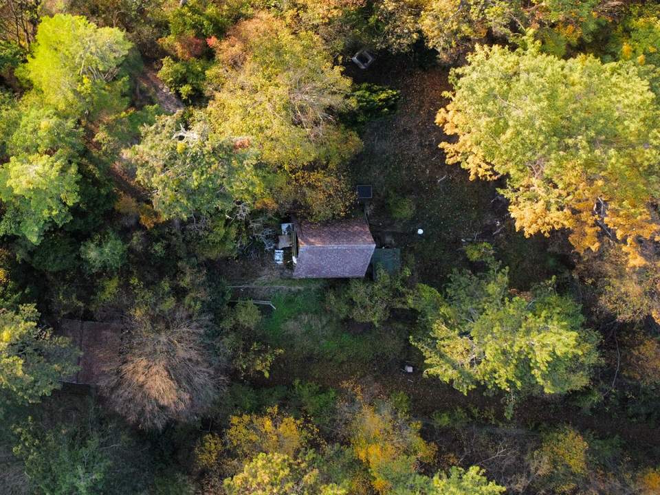 Unglaubliches Erholungsrefugium I Einzigartiges Jagdhäuschen auf Eigengrund nächst Lainzer Tiergarten!