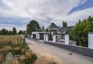 Villa mit Nebengebäude und Pool in Top-Ruhelage