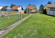 Sonniges großes Grundstück mit sanierungsbedürftigem Haus