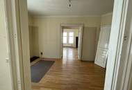UNBEFRISTET - <> Repräsentative 7-Zimmer Altbauwohnung mit Blick auf das Rathaus – ca. 300 m² in bester Innenstadtlage - auch ideal als Büronutzung