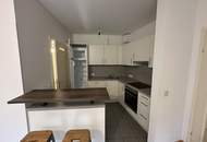 KARLSPLATZ IS CALLING: ruhige 2 Zimmer-Wohnung mit Gemeinschaftsdachterrasse!