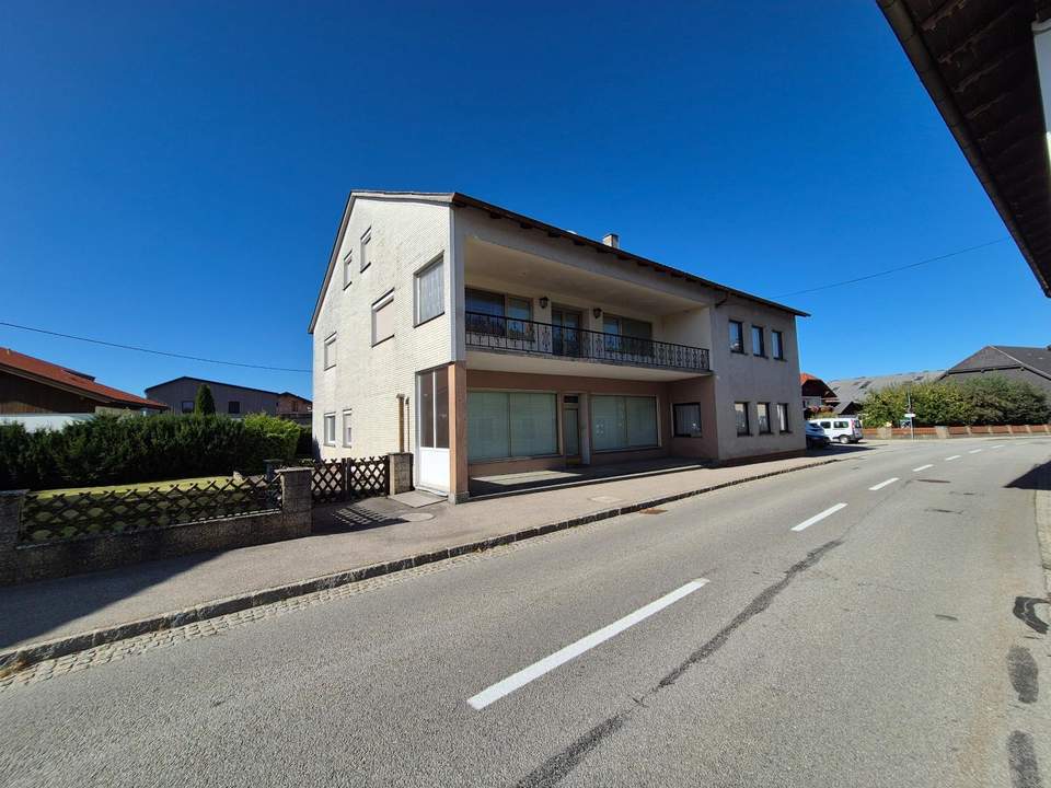 Mehrfamilienhaus mit Geschäftslokal