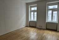 Charmanter Altbau mit Potenzial: 141 m² mit neuem Balkon (sanierungsbedürftig)