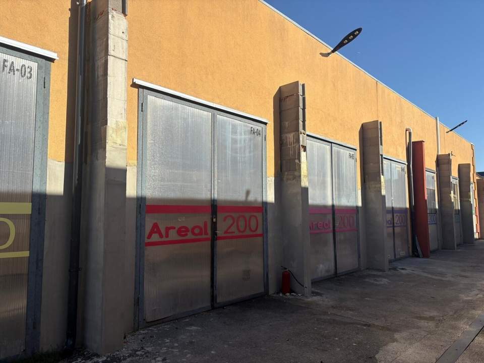 Provisionsfreie Halle ca. 26 m² mit Hebebühne sucht einen Nachmieter FA5