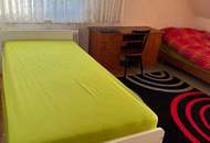 EIN sanierungsbedürftiges BESTANDSHAUS auf ZWEI gut geschnittenen BAUPARZELLEN