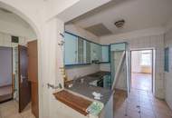 **Hannovermarkt** Renovation Opportunity: 3-Room Period Apartment with Approved Balcony and Airbnb Potentia