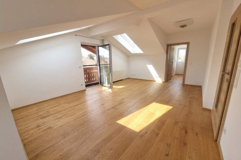 Helle 3-Zimmer-Dachgeschosswohnung mit Balkon und bester Anbindung nach Salzburg, Wohnung-miete, 1.235,00,€, 5201 Salzburg-Umgebung