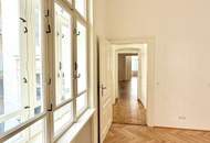 Erstbezug nach Sanierung - Stilaltbauwohnung mit kleinem Balkon